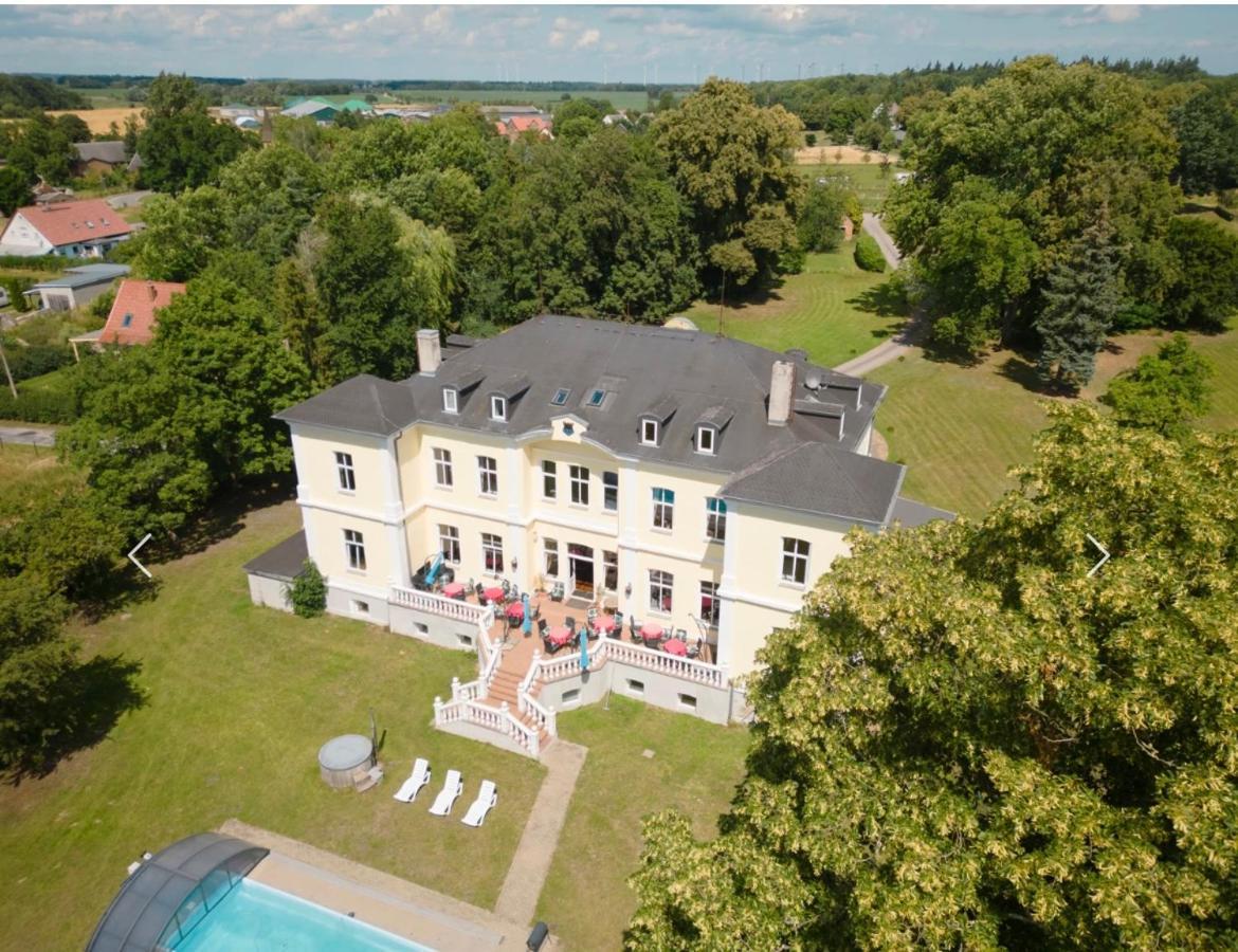 Schloss Schmuggerow المظهر الخارجي الصورة